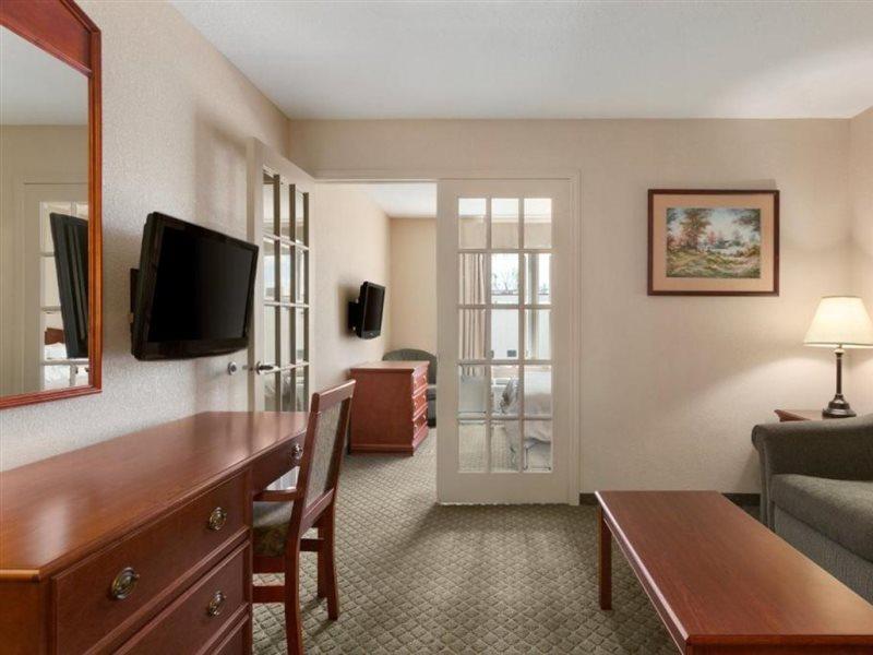 Days Inn & Suites By Wyndham Winkler Exterior foto