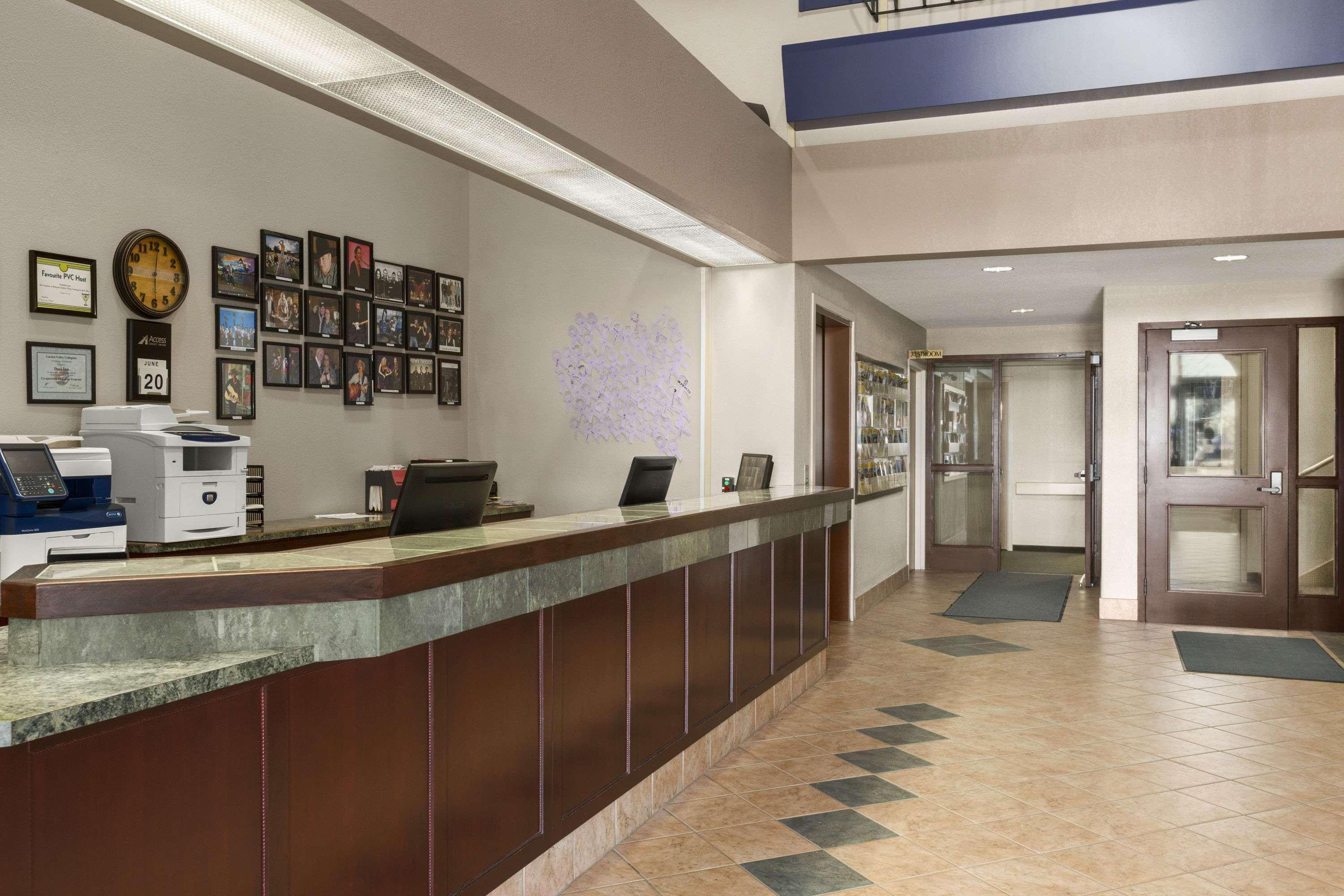 Days Inn & Suites By Wyndham Winkler Exterior foto